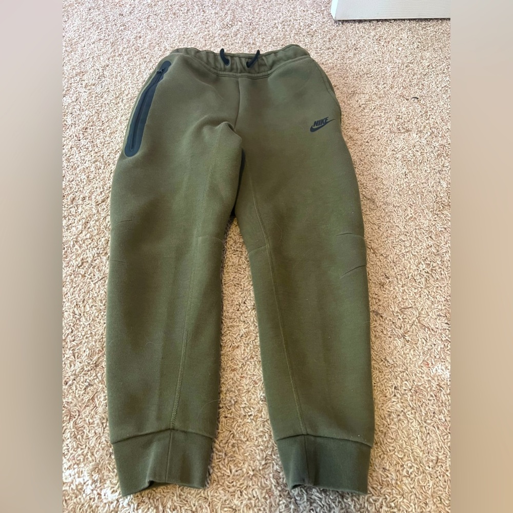 Nike tech joggers